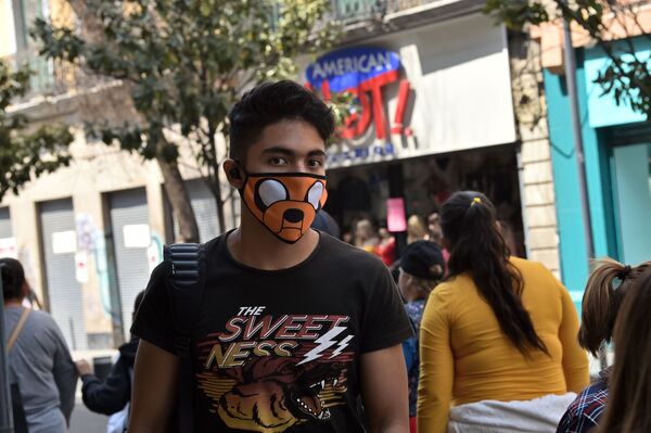 مردی جوان با ماسک در مکزیکو - اسپوتنیک ایران  
