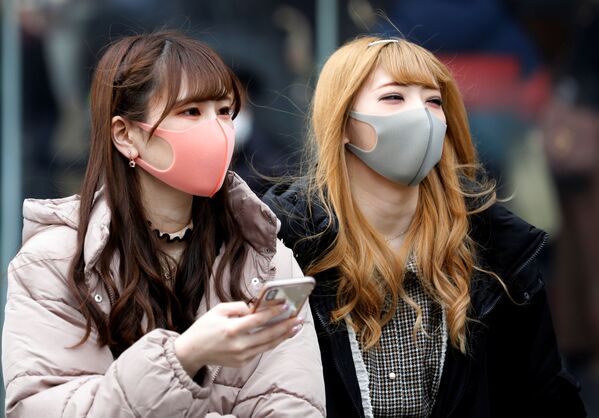 دختران با ماسک در توکیو - اسپوتنیک ایران  