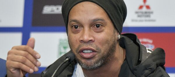 درخشش رونالدینیو در زندان پاراگوئه - اسپوتنیک ایران  