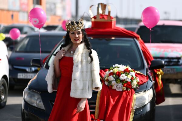 صحنه‌های شاد 8 مارسی در روسیه
رژه خودروها در راستوف کنار دن - اسپوتنیک ایران  