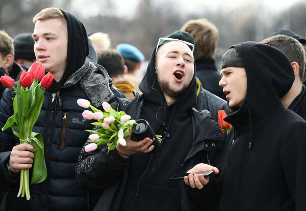 صحنه‌های شاد 8 مارسی در روسیه
دوی «گلها برای عزیران» در مسکو - اسپوتنیک ایران  
