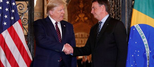 واکنش پسر رئیس جمهور برزیل به ادعای ابتلای پدرش به ویروس کرونا واکنش پسر رئیس جمهور برزیل به ادعای ابتلای پدرش به ویروس کرونا - اسپوتنیک ایران