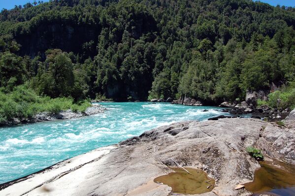 روز جهانی رودخانه‌ها
رودخانه فوتالهوفو در آرژانتین - اسپوتنیک ایران  