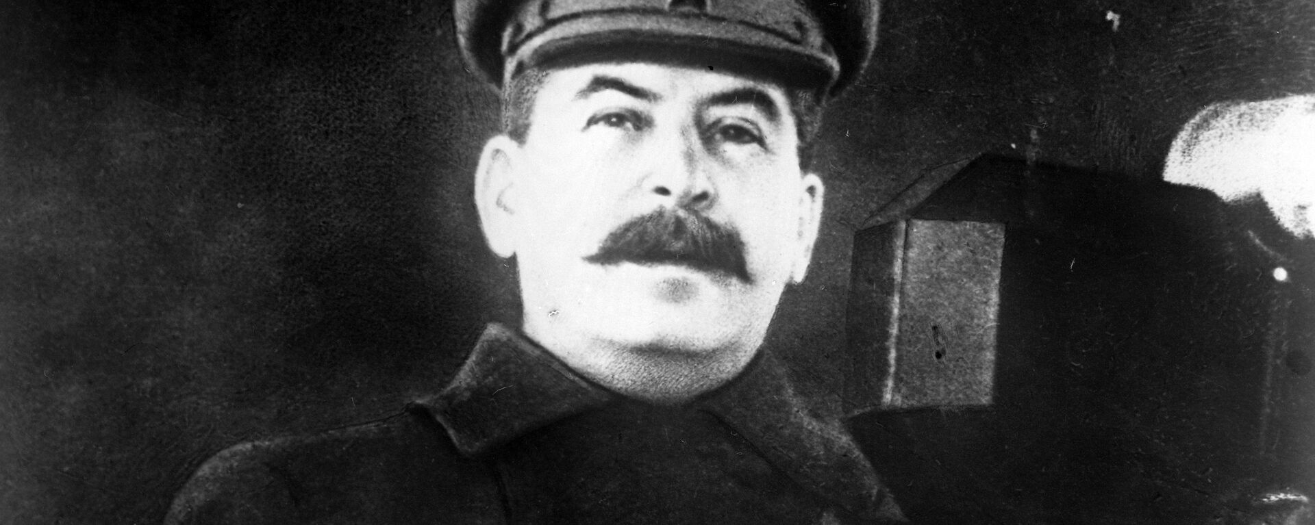 Иосиф Сталин на военном параде на Красной площади, 7 ноября 1941 года  - اسپوتنیک ایران  , 1920, 02.02.2022