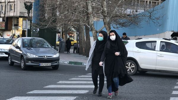 ماسک یارانه‌ای در ایستگاه های مترو و اتوبوس شهر تهران توزیع می شود - اسپوتنیک ایران  