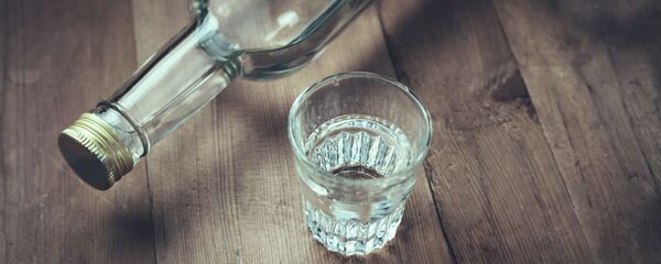 مسمومیت و مرگ تقریباً صد نفر در ترکیه در اثر مصرف مشروبات الکلی تقلبی مسمومیت و مرگ تقریباً صد نفر در ترکیه در اثر مصرف مشروبات الکلی تقلبی - اسپوتنیک ایران