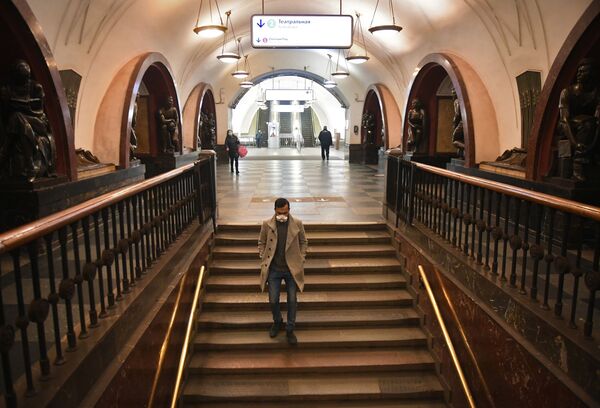 ایستگاه مترو «میدان انقلاب» در مسکو - اسپوتنیک ایران  