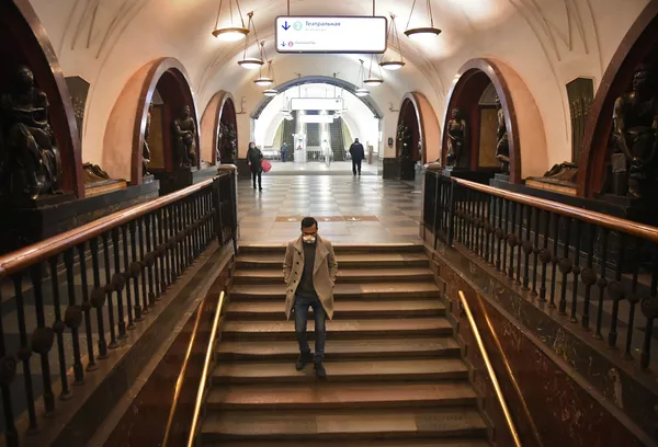ایستگاه مترو «میدان انقلاب» در مسکو ایستگاه مترو «میدان انقلاب» در مسکو - اسپوتنیک ایران