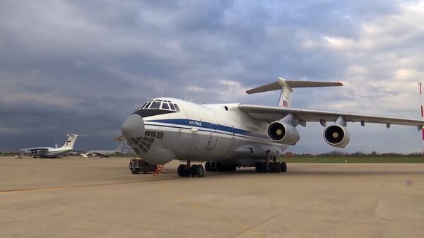 فرود نخستین هواپیمای حامل کمک‌های روسیه به صربستان برای مقابله با کرونا + ویدئو - اسپوتنیک ایران  