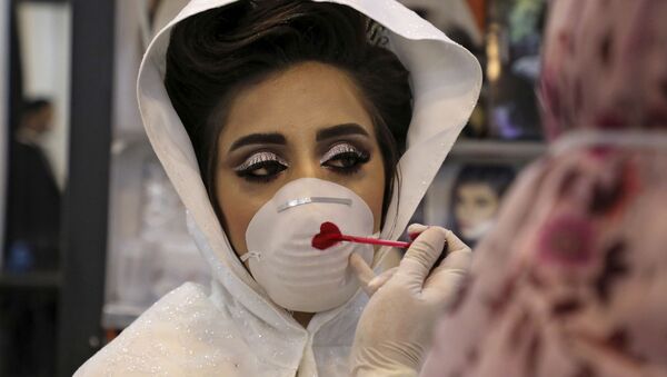 مراسم ازدواج با ماسک و دستکش سفید
عروس فلسطینی - اسپوتنیک ایران  