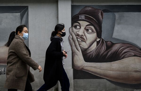ماسک، گرافیتی،هنر خیابانی در مقابل کرونا
ووهان چین - اسپوتنیک ایران  