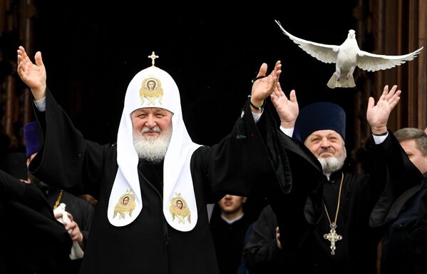 اسقف اعظم روسیه در جشن مسیحی در کلیسای مسیح منجی در مسکو - اسپوتنیک ایران  