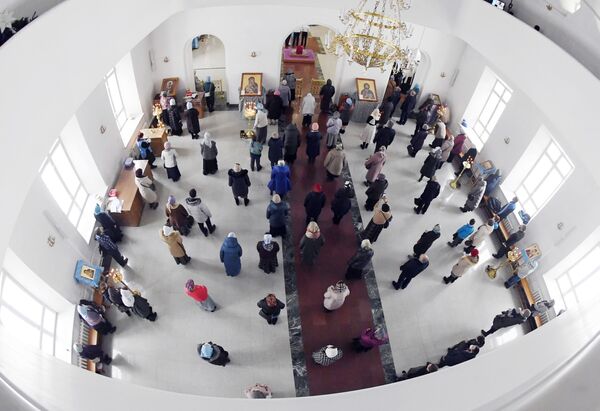 مراسم دعا در کلیسای جامع در تیومن - اسپوتنیک ایران  