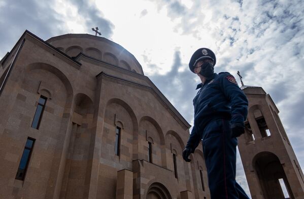 عید پاک روز به صلیب کشیده شدن و برخاستن حضرت عیسی در سال 2020 در کلیساهای خالی برگزار شد - اسپوتنیک ایران  