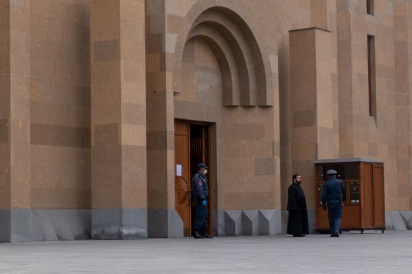 عید پاک روز به صلیب کشیده شدن و برخاستن حضرت عیسی در سال 2020 در کلیساهای خالی برگزار شد - اسپوتنیک ایران  