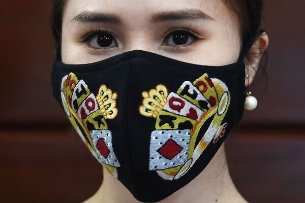 ماسک دست دوز برای مقابله با کروناویروس از طراح ویتنامی Do Quyen Hoa - اسپوتنیک ایران  