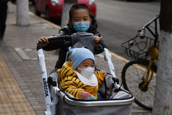 کودکان با ماسک در پکن - اسپوتنیک ایران  