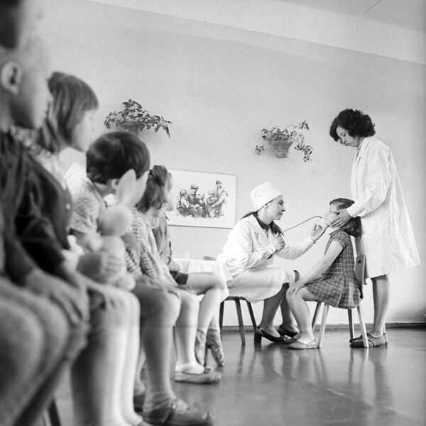  واکسیناسیون ضد آنفولانزا کودکان در کودکستان ها در سال ۱۹۷۲  - اسپوتنیک ایران  