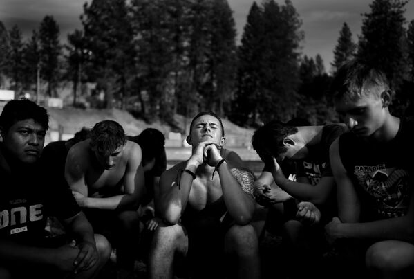 یکی از عکس های Rise from the Ashes عکاسWally Skalij در بخشSports مسابقه  World Press Photo 2020برنده شد. - اسپوتنیک ایران  