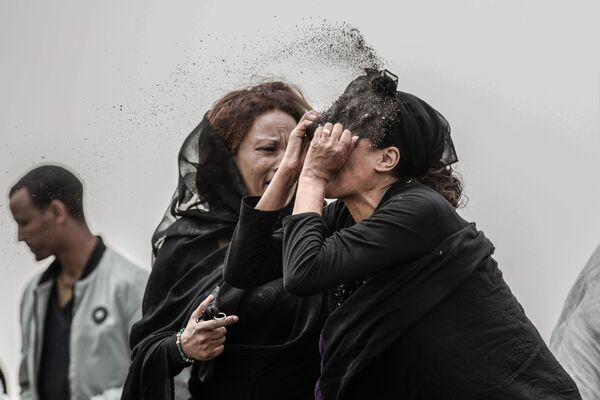 عکس Relative Mourns Flight ET 302 Crash Victim از عکاس Mulugeta Ayene در مسابقه World Press Photo 2020 برنده شد - اسپوتنیک ایران  