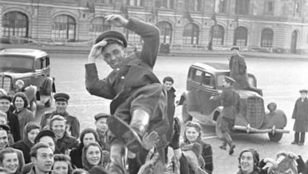جشن پیروزی در روسیه در تاریخ 9 می 1945  - اسپوتنیک ایران  