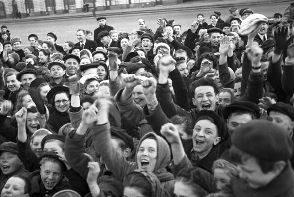 جشن پیروزی در روسیه در تاریخ 9 می 1945  - اسپوتنیک ایران  