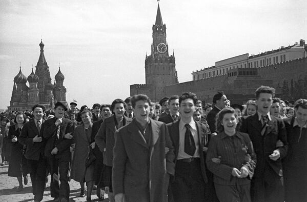 جشن پیروزی در روسیه در تاریخ 9 می 1945  - اسپوتنیک ایران  