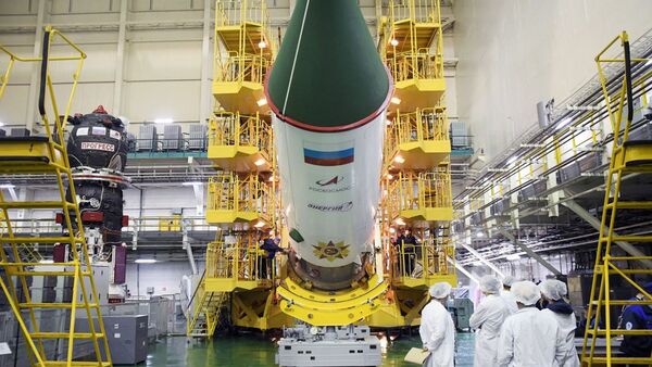 Космический корабль Прогресс МС-14 на стенде монтажно-испытательного корпуса площадки №254 на космодроме Байконур - اسپوتنیک ایران  