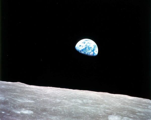 اولین عکس زمین از مدار نزدیک ماه که در تاریخ ۲۴ دسامبر سال ۱۹۶۸ در جریان ماموریت آپولو ۸ گرفته شد - اسپوتنیک ایران  