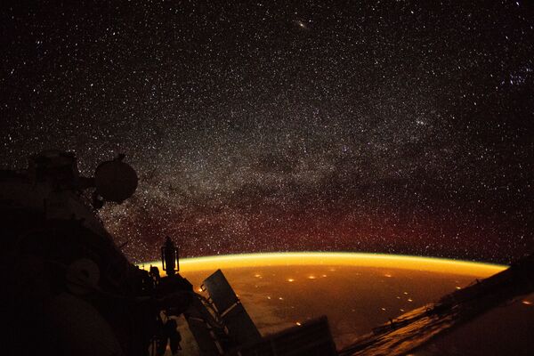 نور اتمسفر زمین از ایستگاه بین المللی فضایی  - اسپوتنیک ایران  