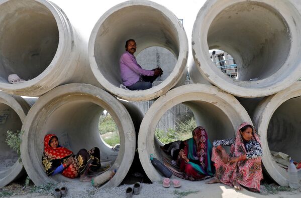 کارگران هندی در حال استراحت - اسپوتنیک ایران  