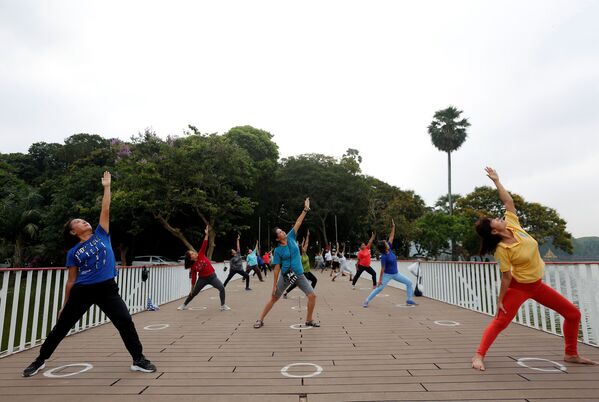 مردم در حال ورزش در میانمار - اسپوتنیک ایران  