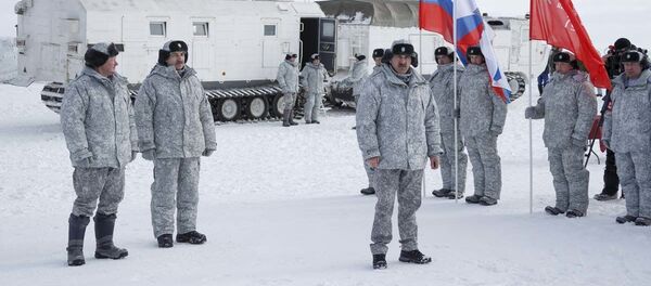 Российские десантники после десантирование в арктических условиях - اسپوتنیک ایران  
