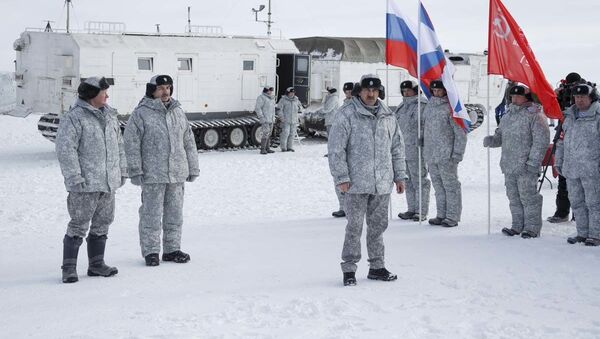 Российские десантники после десантирование в арктических условиях - اسپوتنیک ایران  