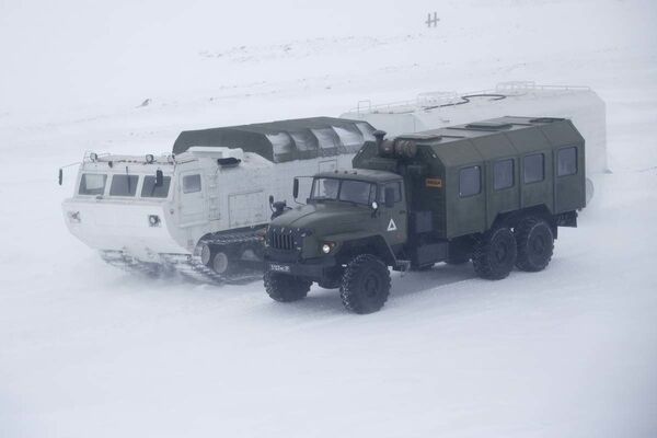 اولین پرش جهان از استراتوسفر توسط نیروی هوابرد روسیه در قطب شمال
این پرش از هواپیمای «ایل-76» از ارتفاع 10000متری  انجام شده - اسپوتنیک ایران  