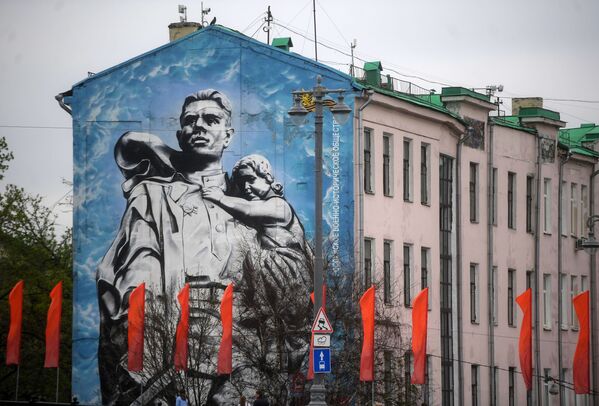 گرافیتی‌ها به مناسبت پیروزی در جنگ جهانی دوم
مسکو - اسپوتنیک ایران  