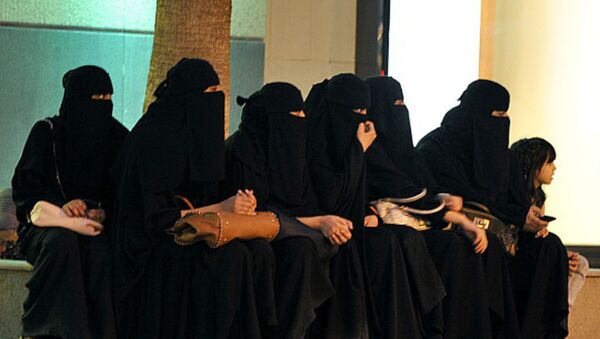16 زن برای رای دادن در عربستان سعودی ثبت نام کردند - اسپوتنیک ایران  