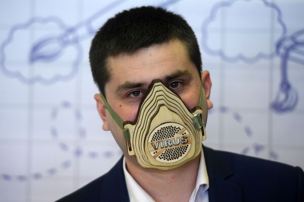 یکی از ساکنان تاتارستان با ماسک - اسپوتنیک ایران  