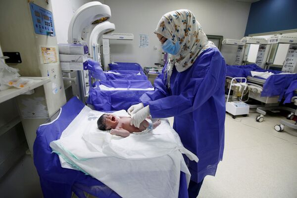 پرستاران با ماسک و دستکش در بیمارستانی در عراق - اسپوتنیک ایران  