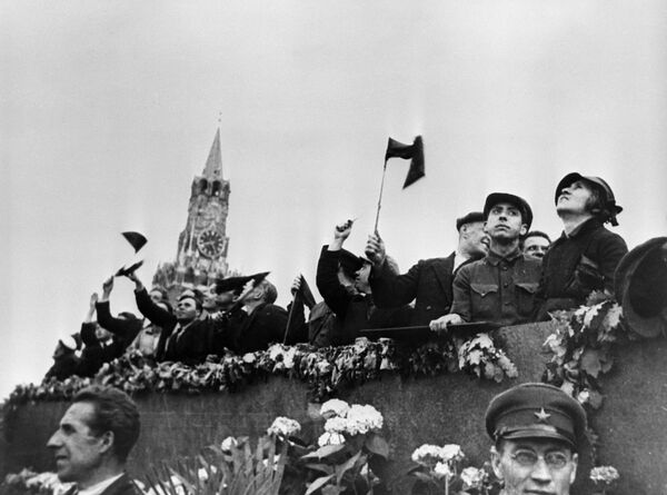 مراسم روز کارگر در میدان سرخ مسکو ، سال ۱۹۳۴ - اسپوتنیک ایران  