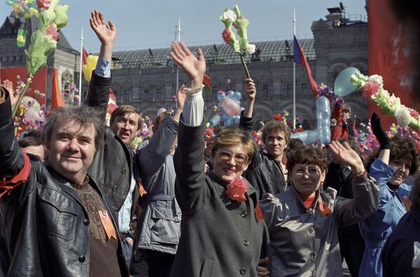راهپیمایی روز اول می در میدان سرخ مسکو، سال ۱۹۸۸ - اسپوتنیک ایران  