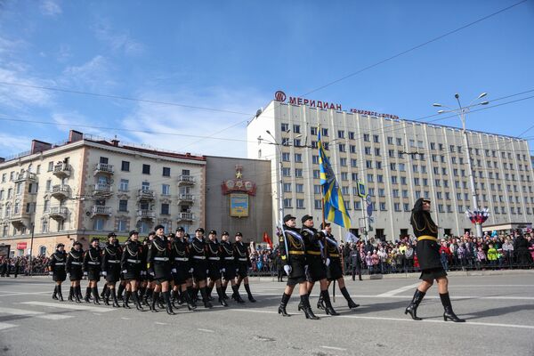 رژه نظامی در مورمانسک به مناسبت 73 مین سالگرد پیروزی در جنگ جهانی دوم
 - اسپوتنیک ایران  