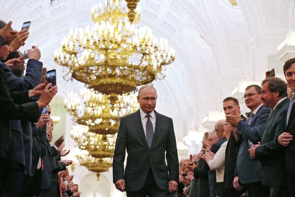 ولادیمیر پوتین، رئیس جمهور منتخب فدراسیون روسیه در مراسم تحلیف در کرملین سال 2018
 - اسپوتنیک ایران  