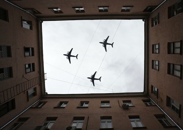 تمرینات هوایی به مناسبت 75-مین سالگرد پیروزی در جنگ جهانی دوم در مسکو
هواپیماهای سنگین ایل-76 - اسپوتنیک ایران  