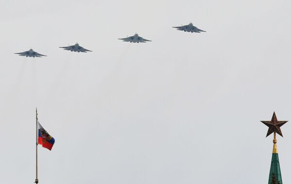 تمرینات هوایی به مناسبت 75-مین سالگرد پیروزی در جنگ جهانی دوم در مسکو
جنگنده‌های نسل پنجم سو-57 - اسپوتنیک ایران  