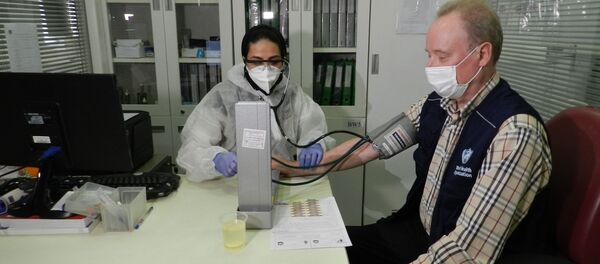 نماینده ی سازمان بهداشت جهانی در ایران هم پلاسما اهدا کرد - اسپوتنیک ایران  