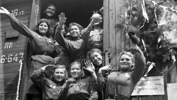 شادی دختران که در سال 1945 به آلمان می روند - اسپوتنیک ایران  
