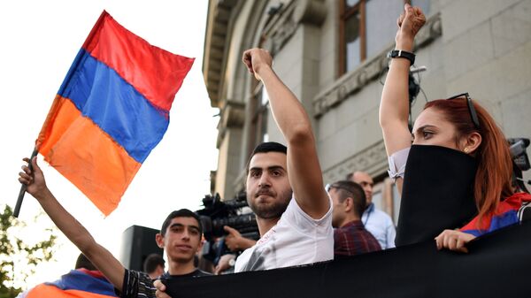 کتک کاری و زد و خورد بین نمایندگان مجلس ارمنستان+ویدیو - اسپوتنیک ایران  