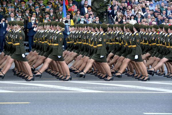 سربازان در رژه روز پیروزی در مینسک - اسپوتنیک ایران  