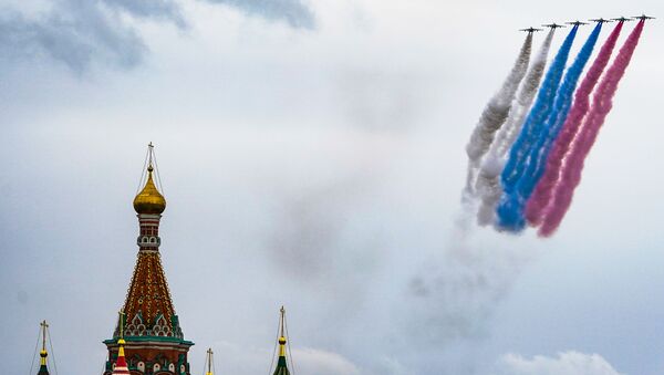 بلندترین آسمان‌خراش جهان به سه رنگ پرچم روسیه درآمد - اسپوتنیک ایران  